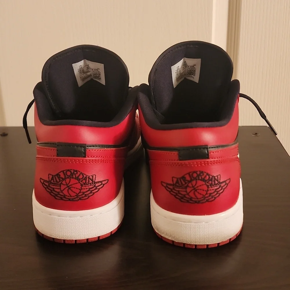 Jordan 1 Low "REVERSE BRED" - Picture 4 of 10